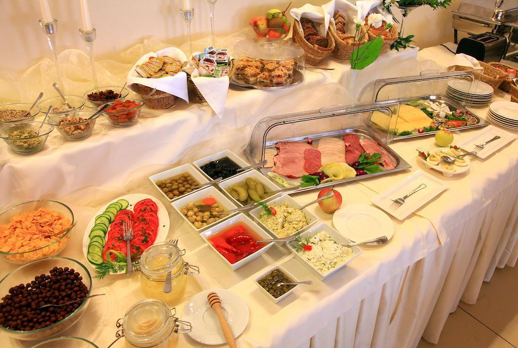 Hotel Camelot ชตอฟนอ-สดรูย ภายนอก รูปภาพ