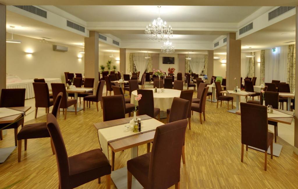 Hotel Camelot ชตอฟนอ-สดรูย ภายนอก รูปภาพ