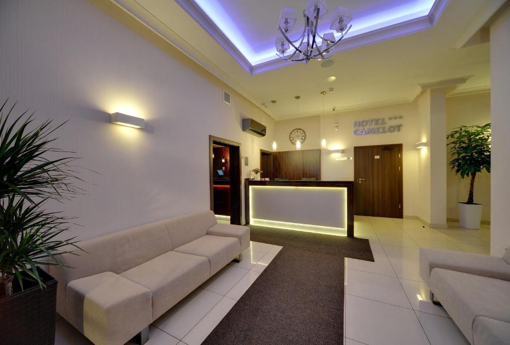 Hotel Camelot ชตอฟนอ-สดรูย ภายนอก รูปภาพ