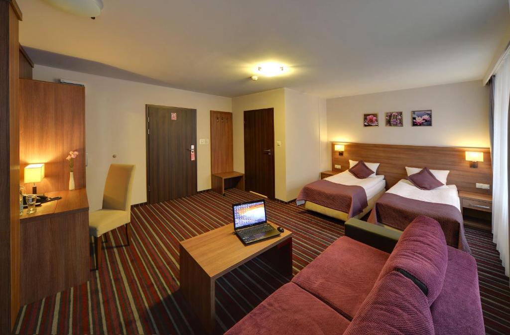 Hotel Camelot ชตอฟนอ-สดรูย ภายนอก รูปภาพ