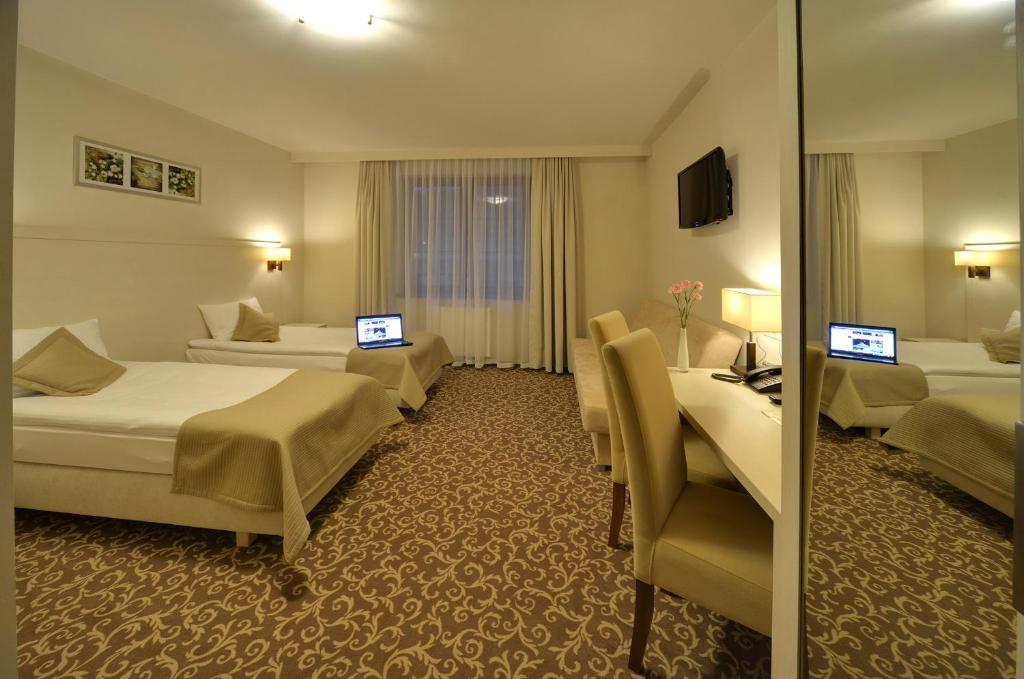 Hotel Camelot ชตอฟนอ-สดรูย ภายนอก รูปภาพ